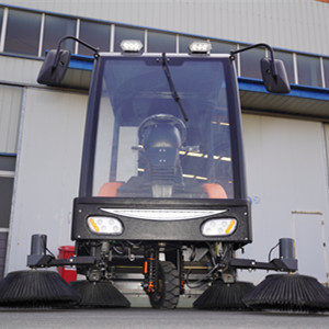 榮事達(dá)駕駛式掃地機(jī) 榮事達(dá)駕駛式掃地機(jī).jpg